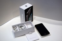 For Sale : Unlocked Apple iPhone 4S 32G // Latest Blackbery Bold 9900//Unlocked Apple iPhone 4G 32GB