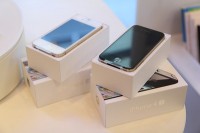 Available: Never-lock apple iphone 4S 64GB $500, BlackBerry Porsche P’9981 $700, Blackberry 9900 $400USD, Nikon D90 $550 & Samsung i9100 Galaxy S II 32GB $400