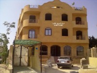 شقه بفيلا للبيع بالتجمع الخامس 300 م بجنوب الاكاديميه