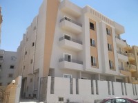 شقه 130 م واجهه و علي الشارع الرئيسي بالشروق